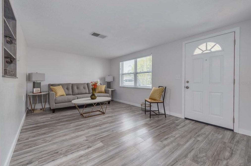 1451 Bookman Dr, Tarpon Springs FL  34690-6240 exterior