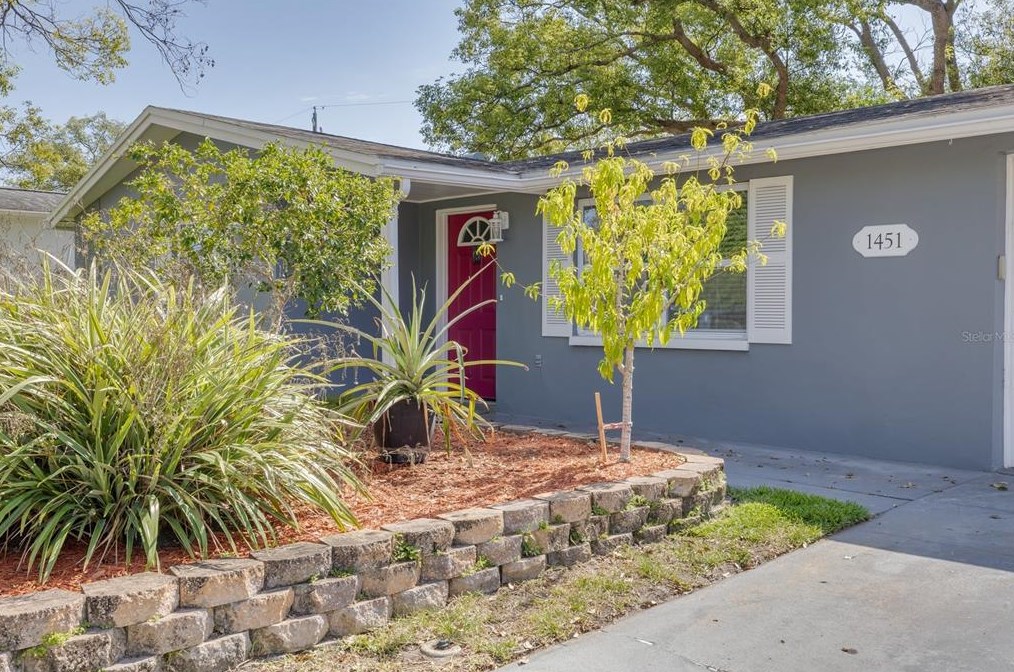 1451 Bookman Dr, Tarpon Springs FL  34690-6240 exterior