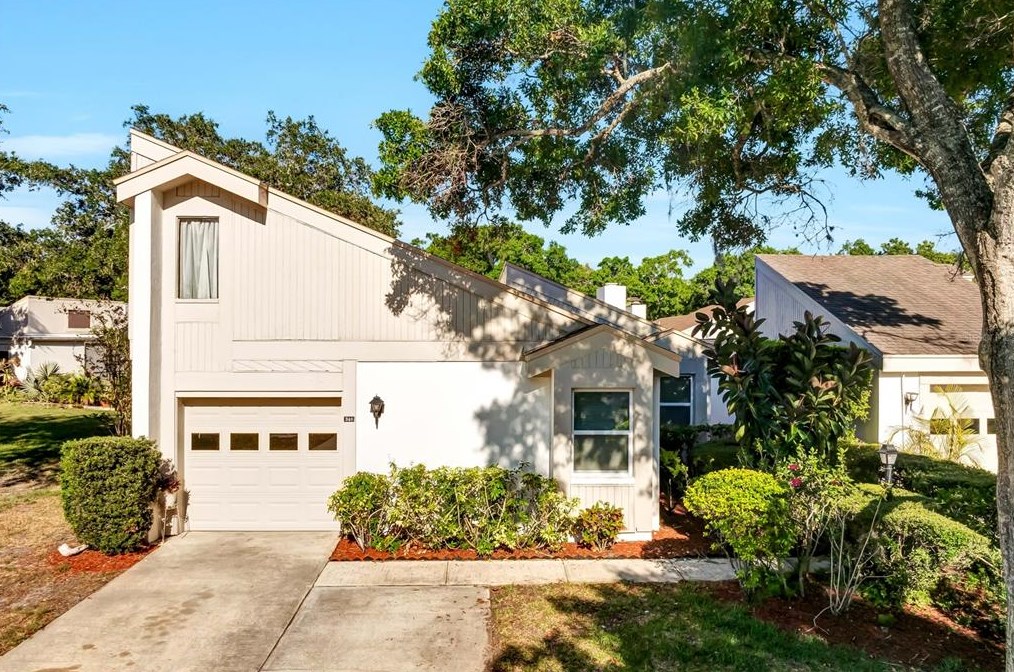 340 Lisa Ln, Oldsmar, FL 34677