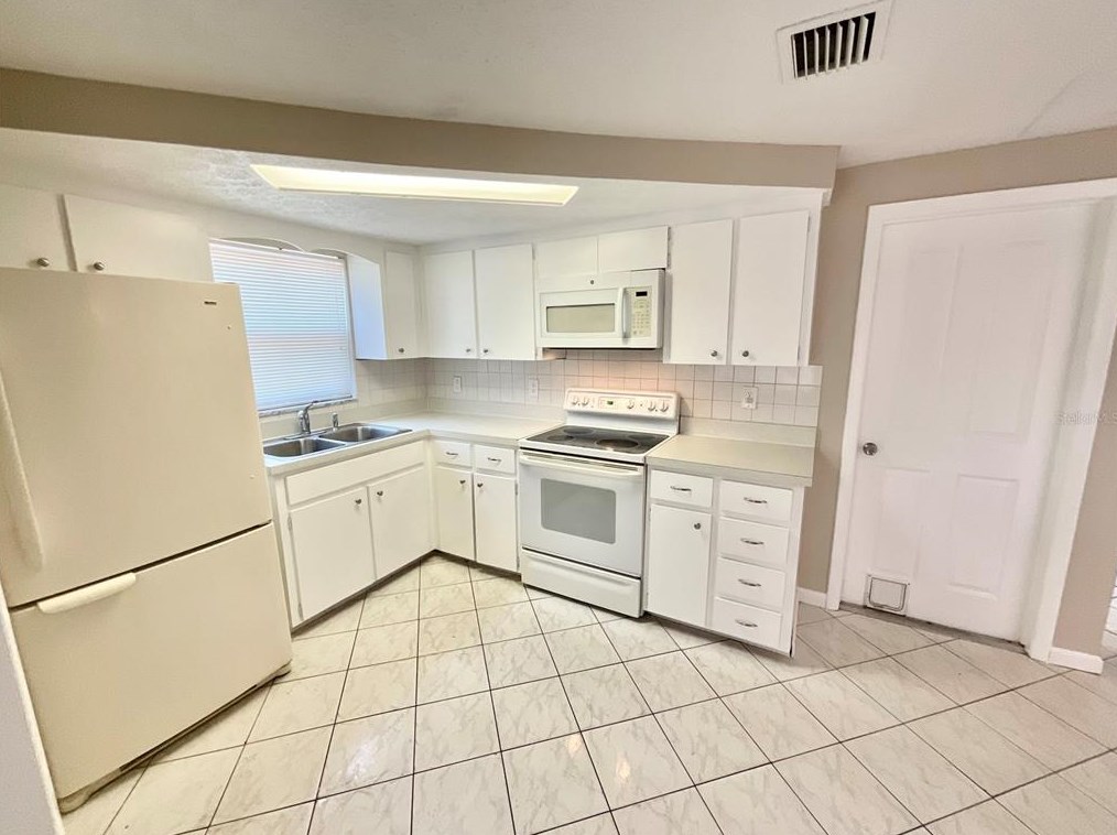 3054 Primrose Dr, Tarpon Springs, FL 34691