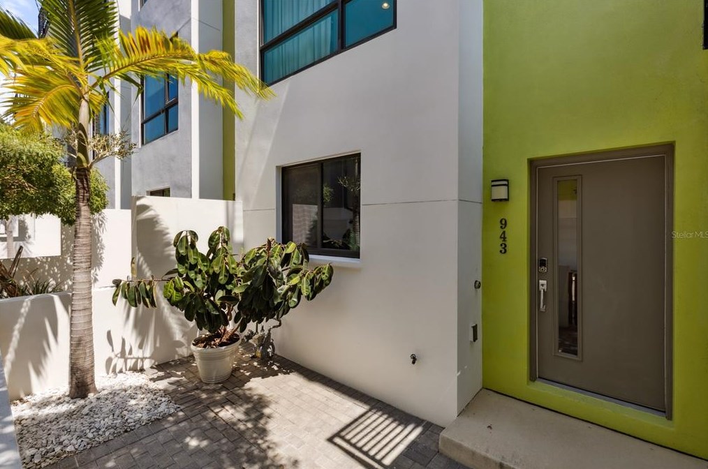 943 Arlington Ave, Saint Petersburg, FL 33705