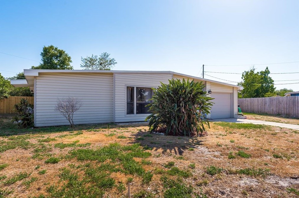 1709 Carnegie Cir, Tampa, FL 33619-5623