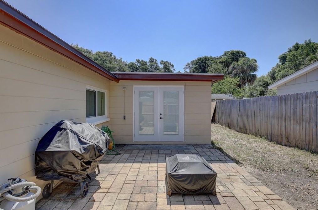 700 Cypress St, Tarpon Springs FL  34689-4215 exterior