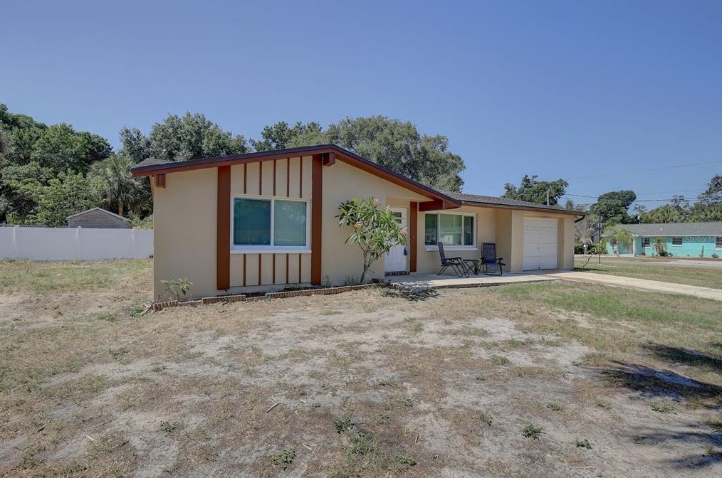 700 Cypress St, Tarpon Springs FL  34689-4215 exterior