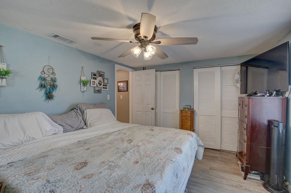 700 Cypress St, Tarpon Springs FL  34689-4215 exterior