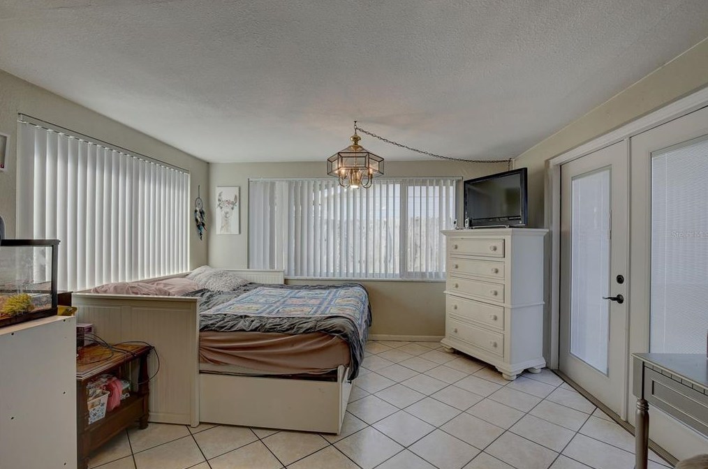 700 Cypress St, Tarpon Springs FL  34689-4215 exterior