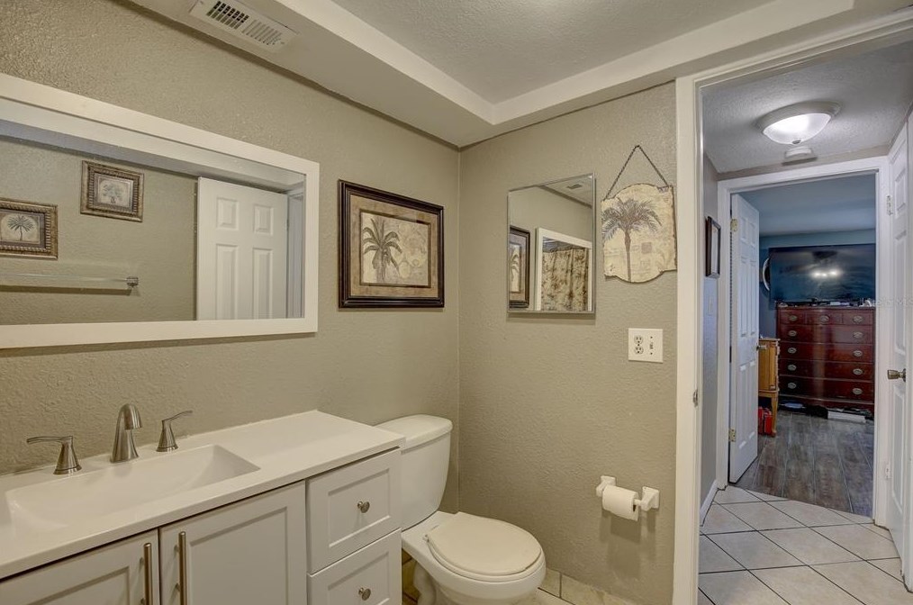 700 Cypress St, Tarpon Springs FL  34689-4215 exterior