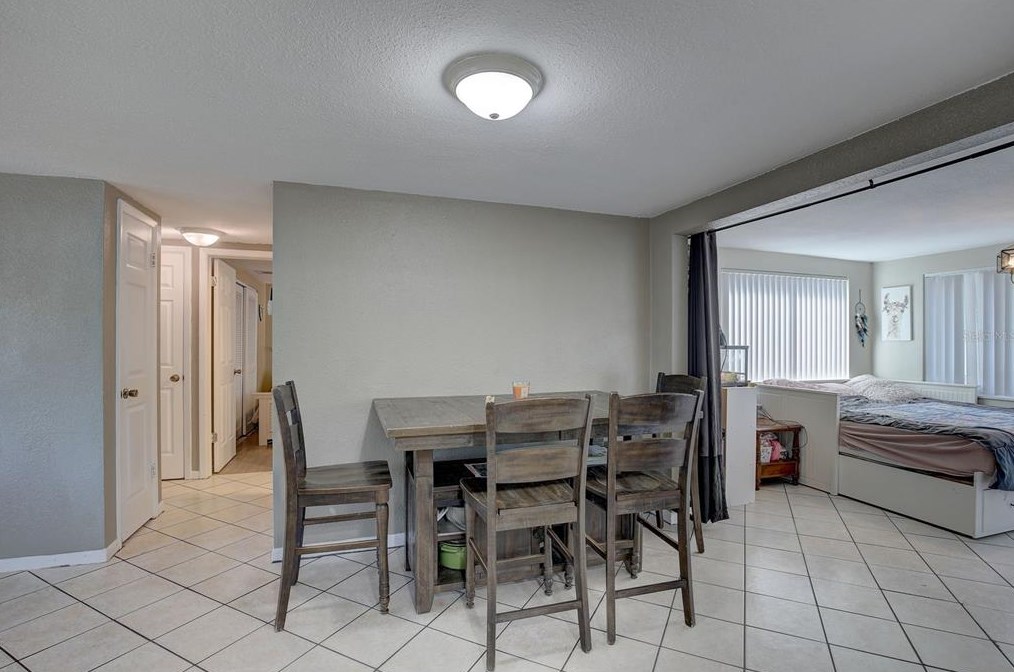 700 Cypress St, Tarpon Springs FL  34689-4215 exterior