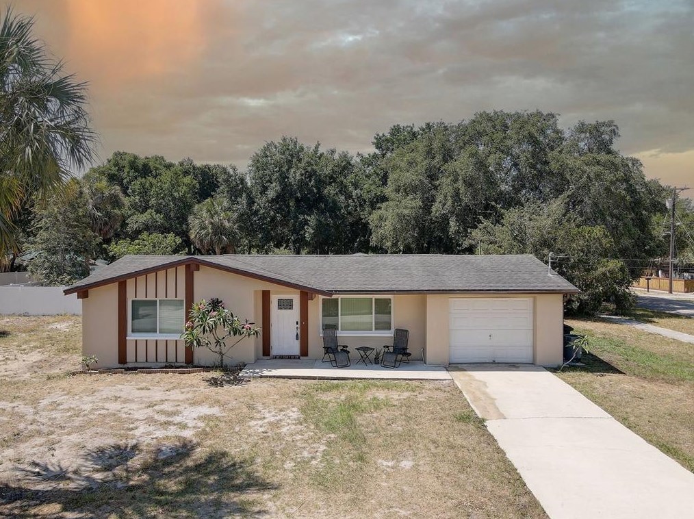 700 Cypress St, Tarpon Springs, FL 34689-4215