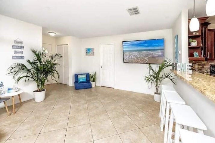 527 Chevy Chase Dr, Sarasota FL 34243-1317 exterior