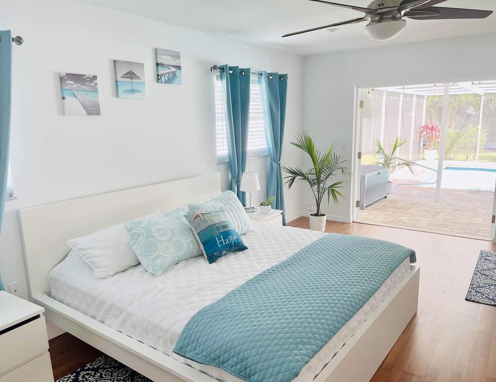 527 Chevy Chase Dr, Sarasota FL 34243-1317 exterior