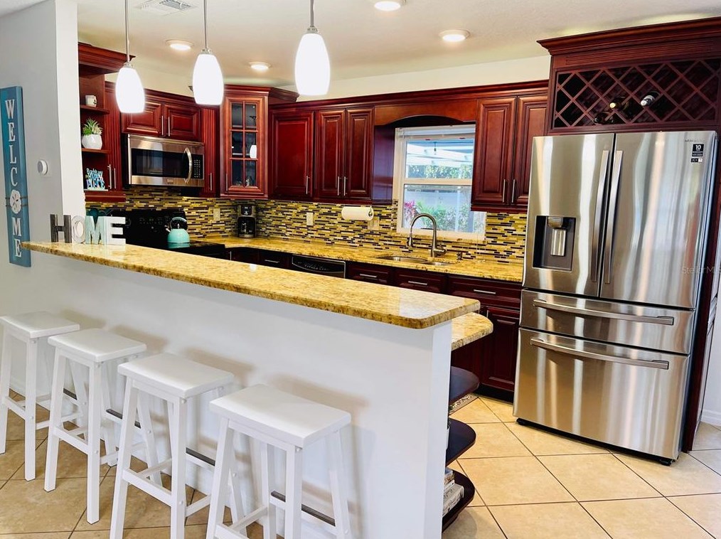 527 Chevy Chase Dr, Sarasota FL 34243-1317 exterior