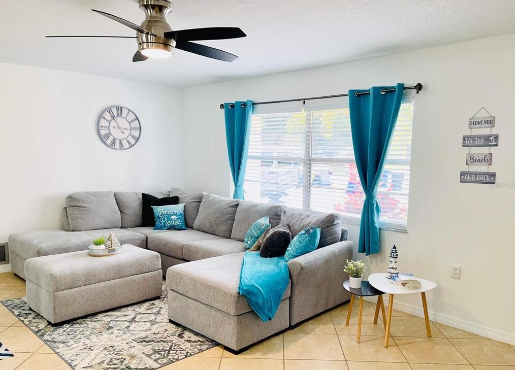 527 Chevy Chase Dr, Sarasota FL 34243-1317 exterior