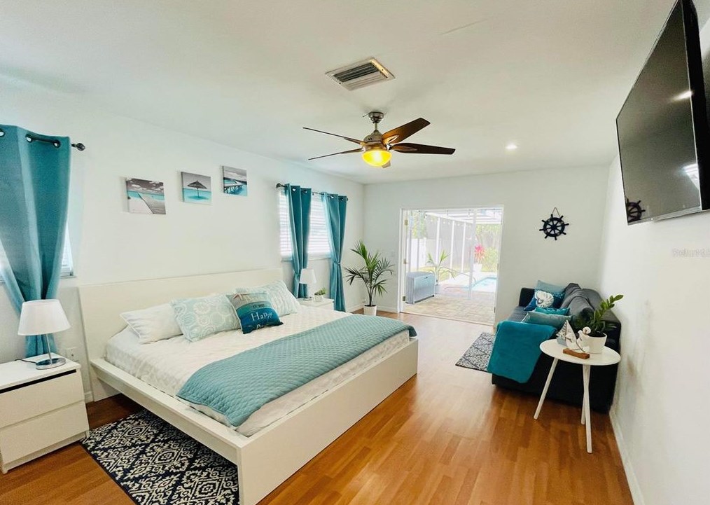 527 Chevy Chase Dr, Sarasota FL 34243-1317 exterior