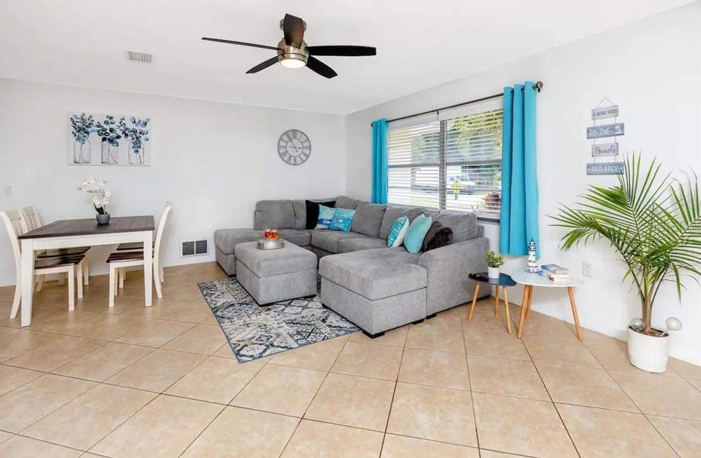 527 Chevy Chase Dr, Sarasota FL 34243-1317 exterior