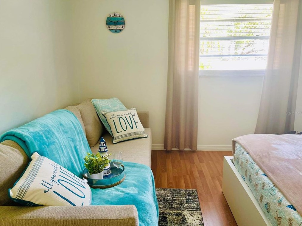 527 Chevy Chase Dr, Sarasota FL 34243-1317 exterior