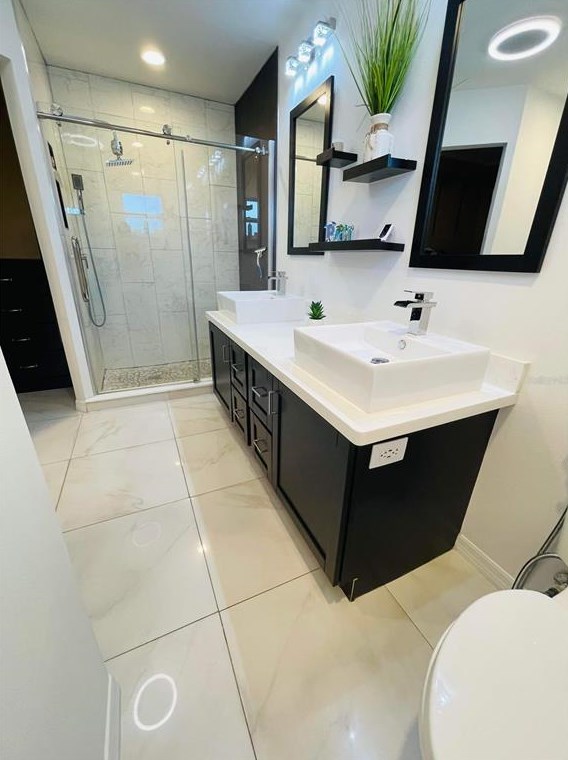 527 Chevy Chase Dr, Sarasota FL 34243-1317 exterior