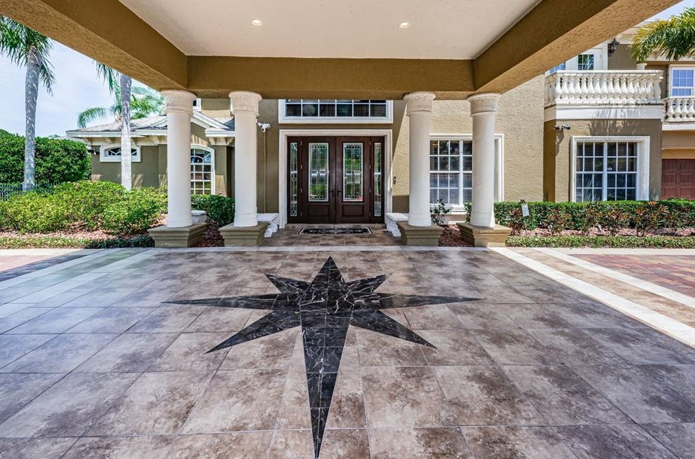 1303 Jasmine Ave, Tarpon Springs FL  34689-5230 exterior