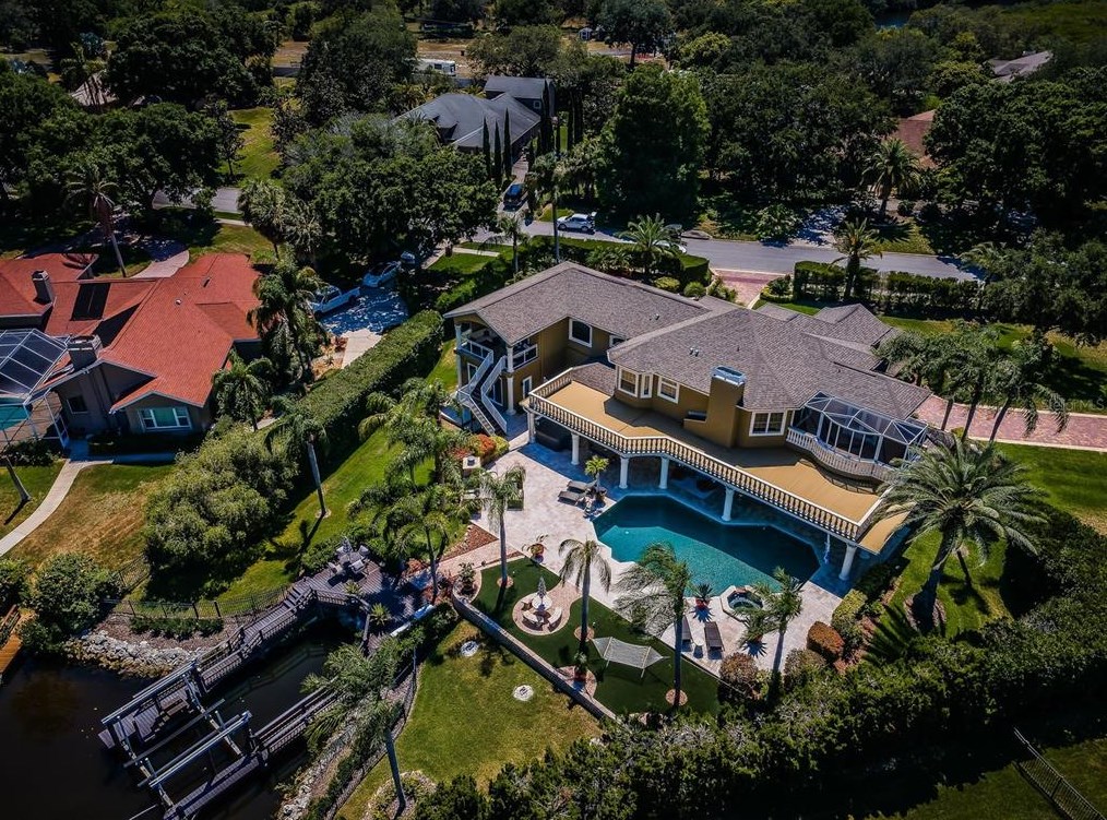 1303 Jasmine Ave, Tarpon Springs FL  34689-5230 exterior