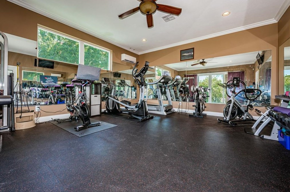 1303 Jasmine Ave, Tarpon Springs FL  34689-5230 exterior