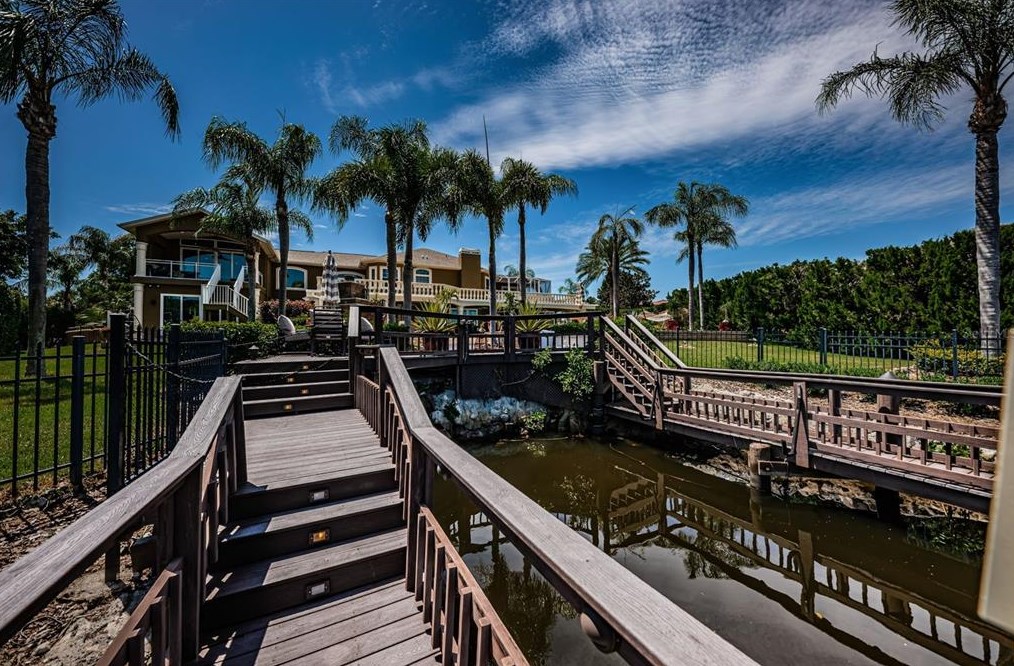 1303 Jasmine Ave, Tarpon Springs FL  34689-5230 exterior