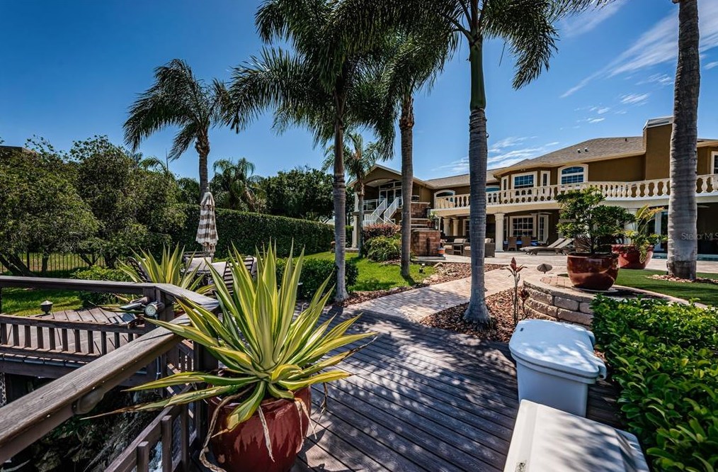 1303 Jasmine Ave, Tarpon Springs FL  34689-5230 exterior