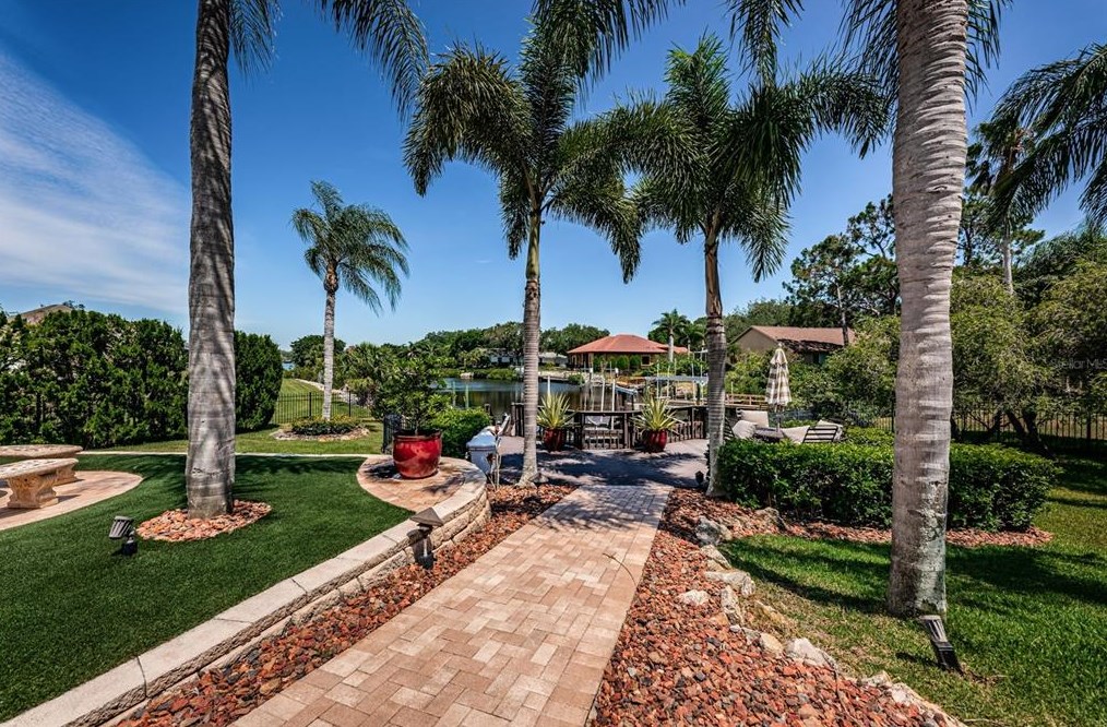 1303 Jasmine Ave, Tarpon Springs FL  34689-5230 exterior