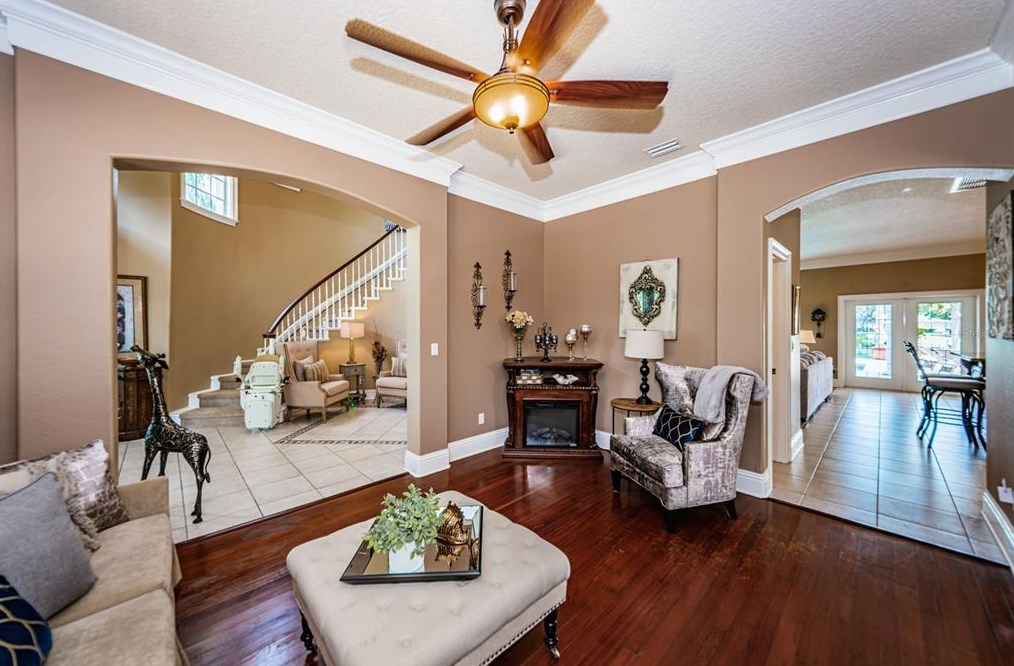 1303 Jasmine Ave, Tarpon Springs FL  34689-5230 exterior