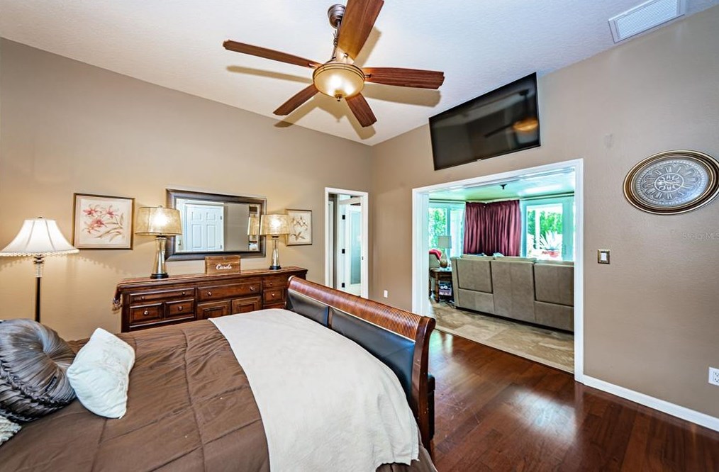 1303 Jasmine Ave, Tarpon Springs FL  34689-5230 exterior