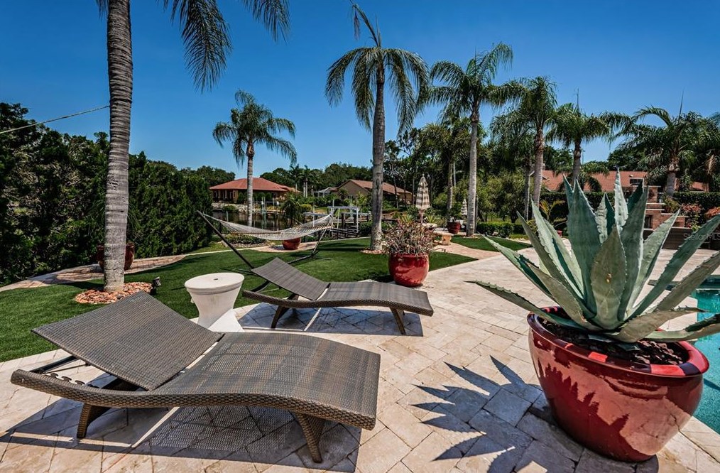 1303 Jasmine Ave, Tarpon Springs FL  34689-5230 exterior