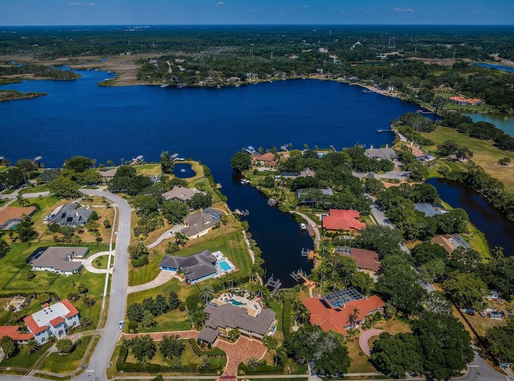 1303 Jasmine Ave, Tarpon Springs FL  34689-5230 exterior