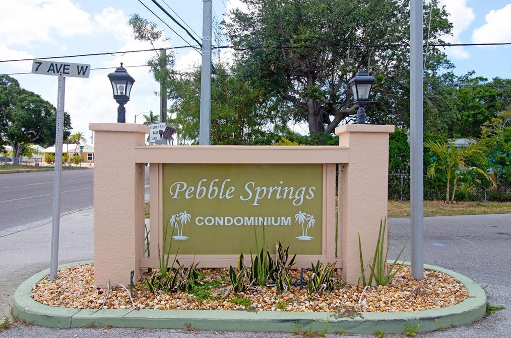 6072 7th Ave, Bradenton, FL 34209-3530