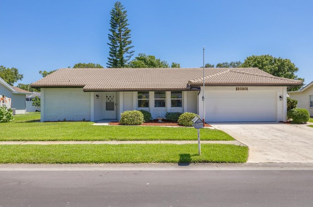 2030 Kingfisher Dr, Palm Harbor, FL 34683-5026