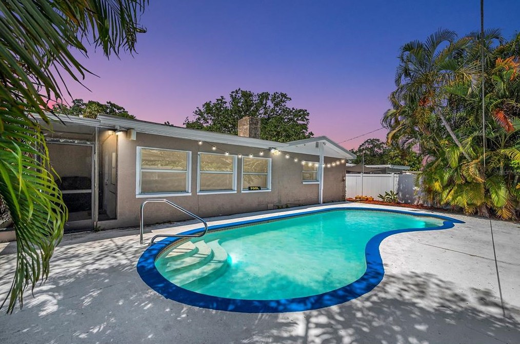 8341 41st Ave, Saint Petersburg, FL 33709-3942