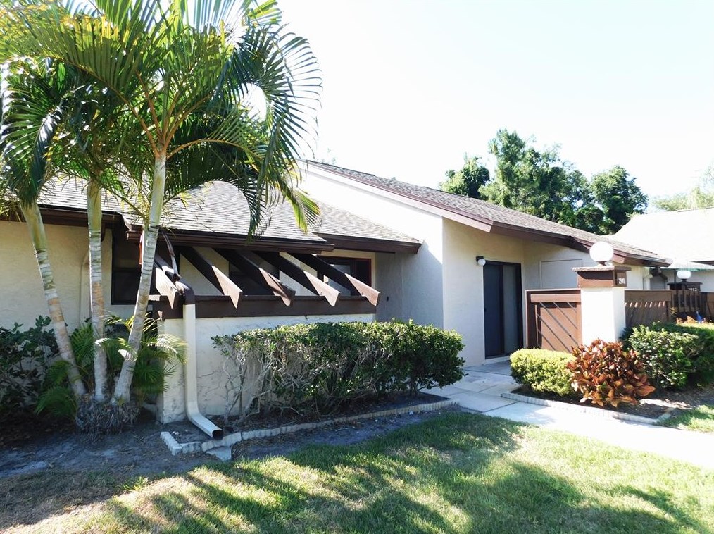 2910 Silver Bell Ct, Palm Harbor, FL 34684-3616