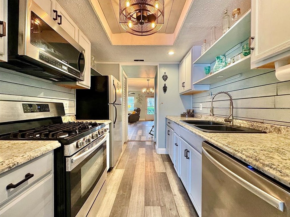 10034 64th Ave, Saint Petersburg, FL 33708-4561