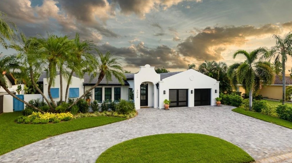2028 Point Overlook Dr, Saint Petersburg, FL 33703-3436