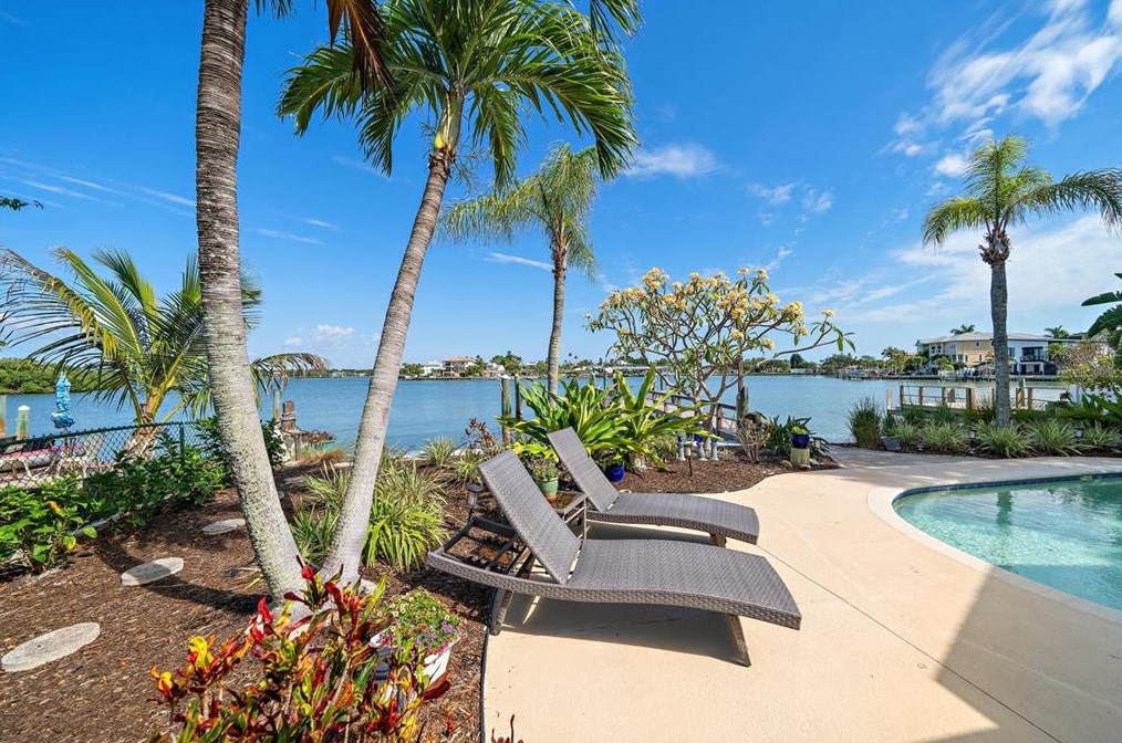 437 18 Ave, Belleair Beach FL  33785-2921 exterior