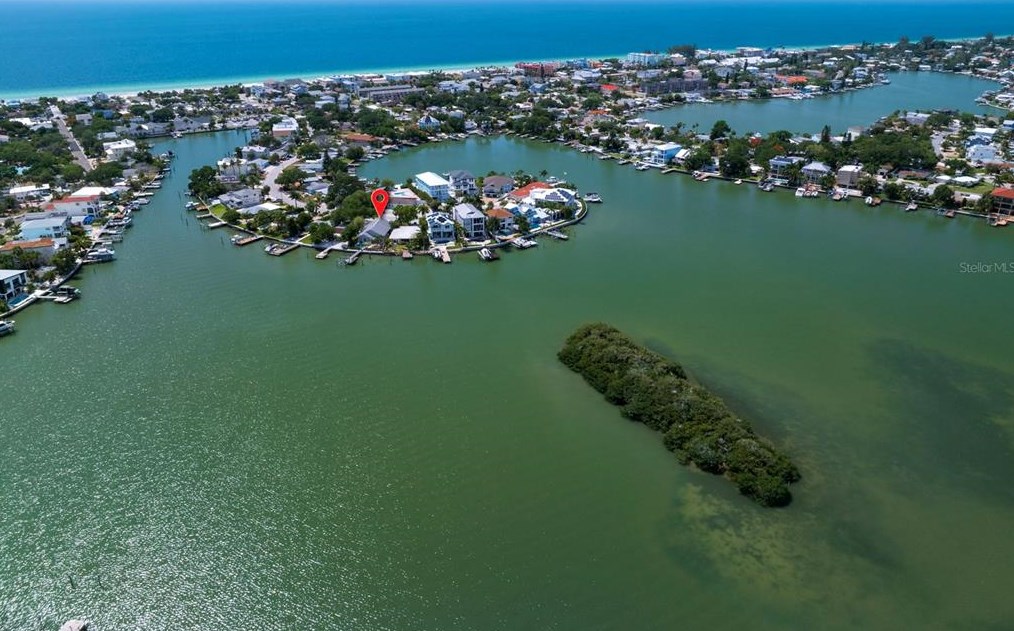 437 18 Ave, Belleair Beach FL  33785-2921 exterior