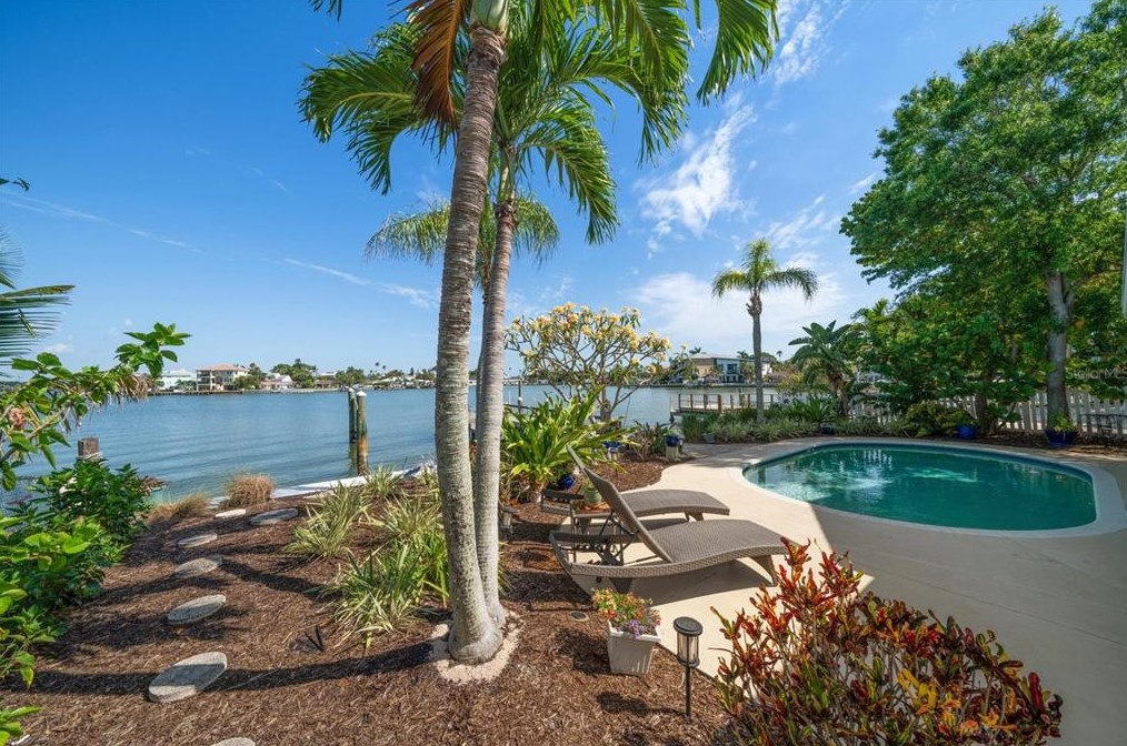 437 18 Ave, Belleair Beach FL  33785-2921 exterior