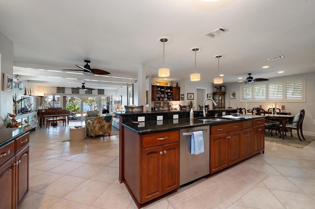 437 18 Ave, Belleair Beach FL  33785-2921 exterior