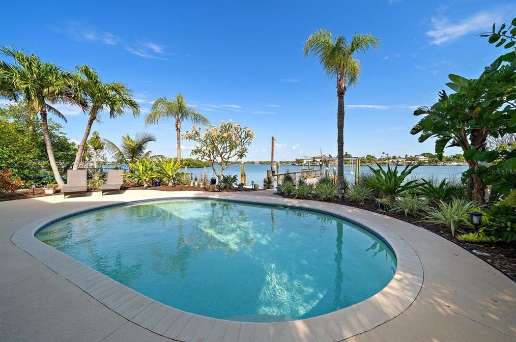 437 18th Ave, Belleair Beach, FL 33785-2921