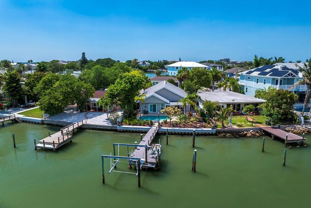 437 18th Ave, Belleair Beach FL  33785-2921 exterior