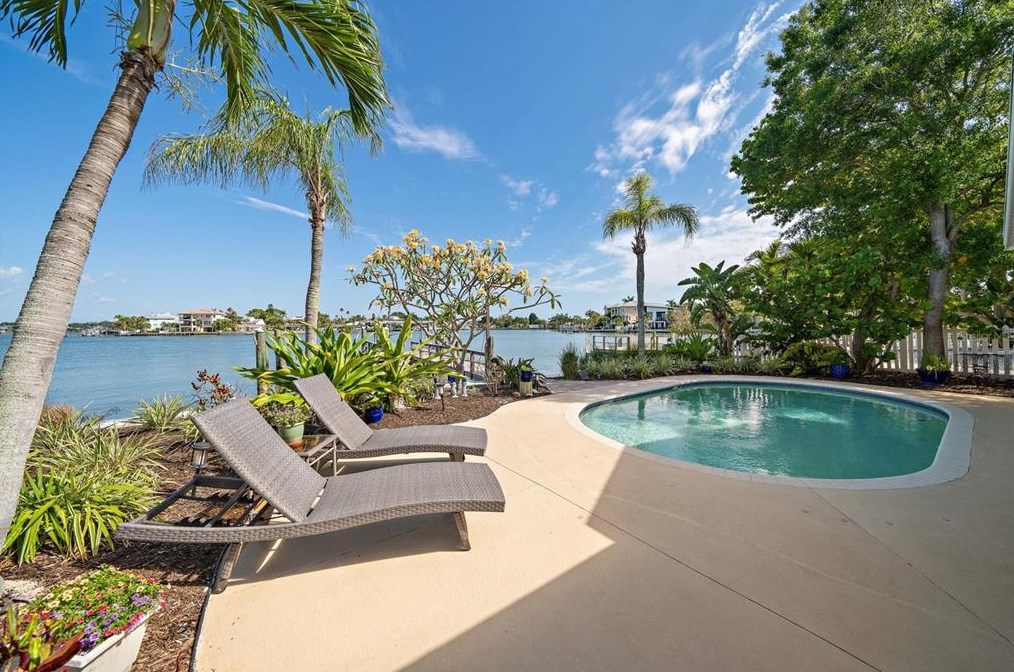 437 18 Ave, Belleair Beach FL  33785-2921 exterior