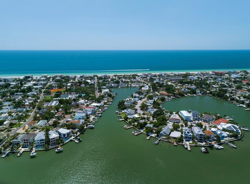 437 18 Ave, Belleair Beach FL  33785-2921 exterior