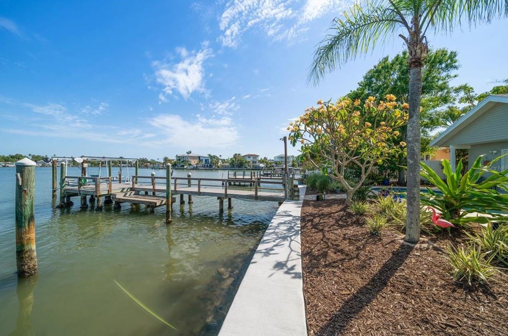 437 18 Ave, Belleair Beach FL  33785-2921 exterior