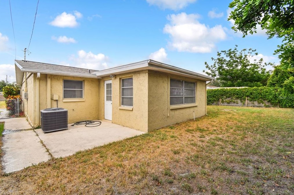 5130 Lofton Dr, New Port Richey FL  34652-6164 exterior