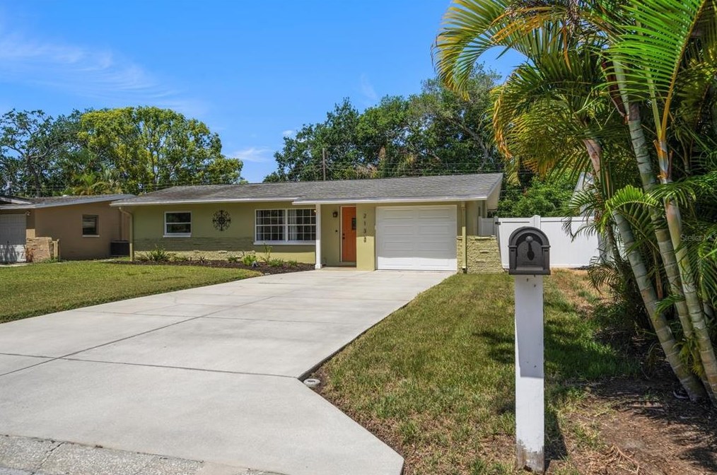 2132 Isabelle St, Largo, FL 33774-1307