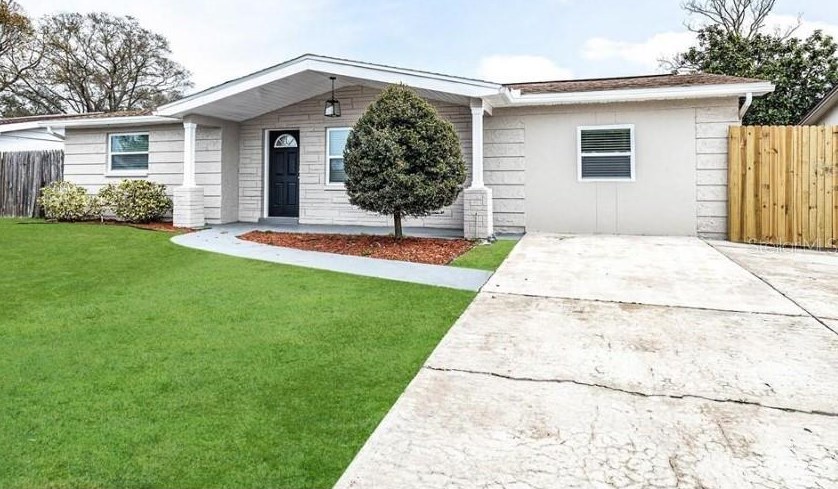 1050 Yale Dr, Tarpon Springs, FL 34691