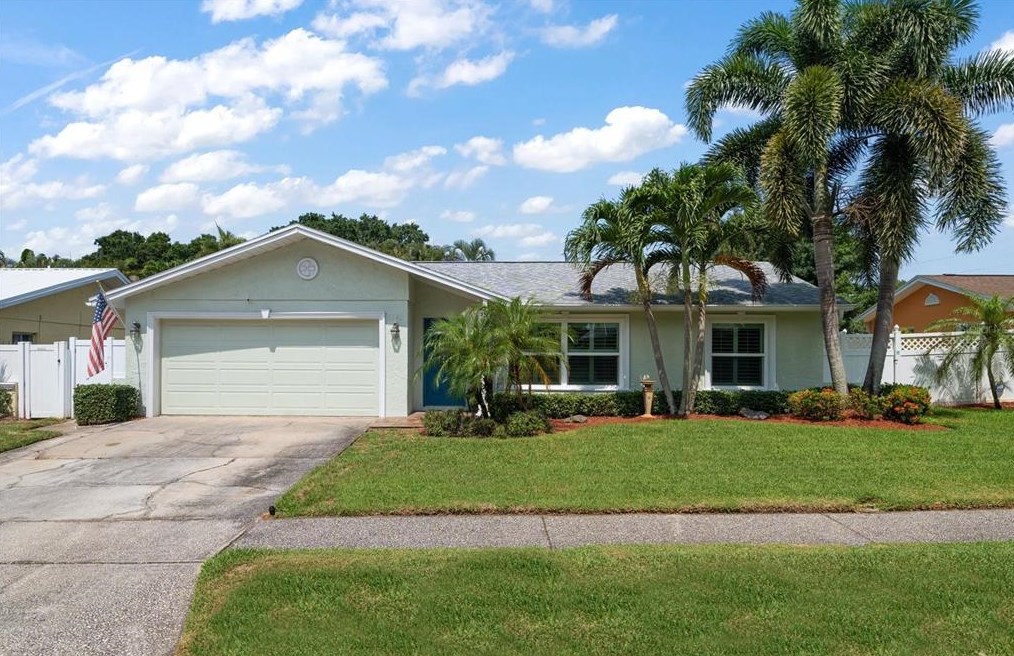 8182 129th Ln, Largo, FL 33776-3535